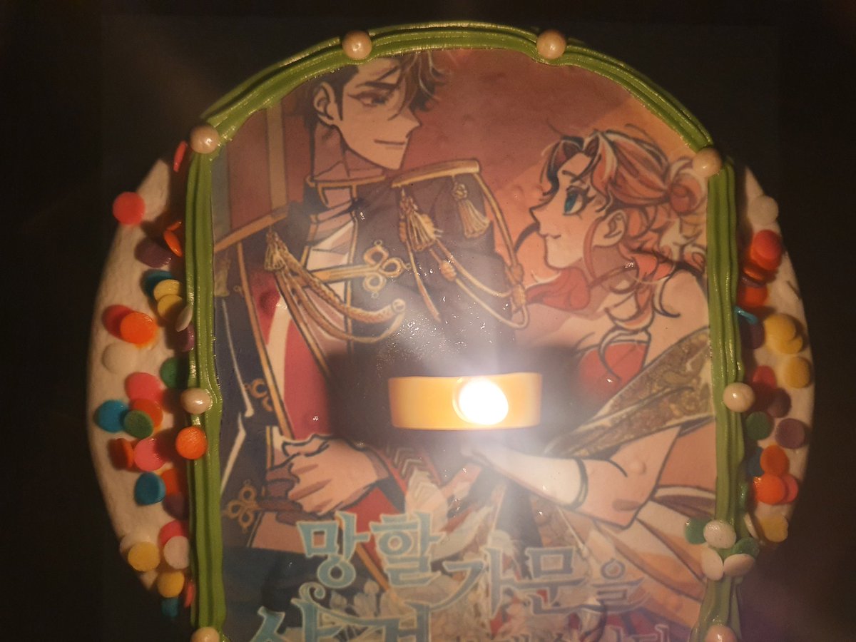 망가살 완결기념 케잌
친구가직잡운영하는곳에
완결에 맞춰 주문해
오늘 받아 초키고 
가족들과 기념 했습니다
행복하고 아쉽고 뿌듯하고 
2년이 넘도록 잡고있던 작이라 더 맘이 이상하네요 ㅎㅎ 혹 외전관련해 보고싶은 내용이 있다면 댓남겨주세요^^