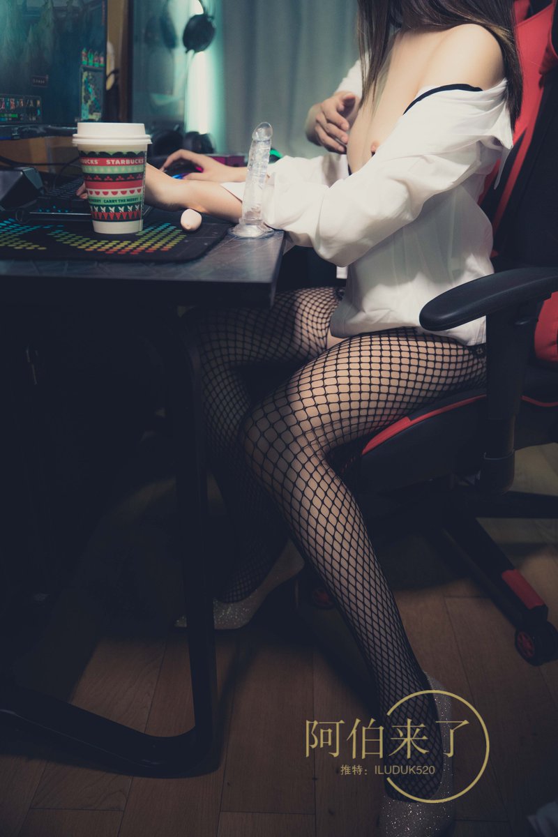 《游戏机吧》
说好一起CP游戏的，好好打游戏，然后把衣服脱了。
投稿推送：
@wx_chihan0
<a href="/xiaotuz9977/">小兔子</a>
<a href="/outlookxxx/">大魔王接投稿 |原创真实验证|</a>
<a href="/Prof2dou/">抖叔</a> 
<a href="/AIshenAIshenAi/">视觉盛宴</a>