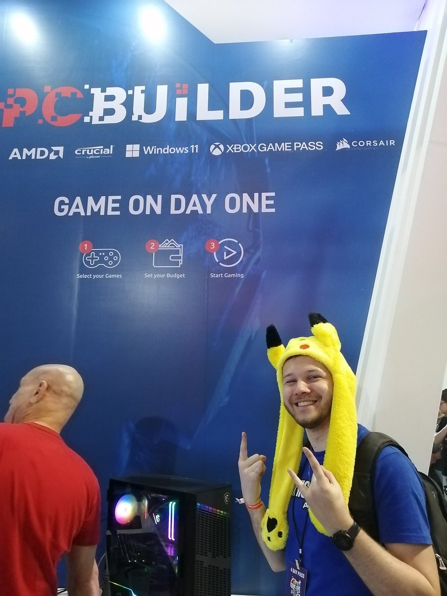 Sn0wballNinja's tweet photo. Found this absolutely beautiful stand at #ComicConAfrica with @PCBuilderZA @MSITweetsZA and @VSGamingWorld π€©π and there's a giveaway competition too... IMAGINE! π€©
#GAMEONDAYONE
#PCBUILDPRIZE https://t.co/0DcHwQiEaF