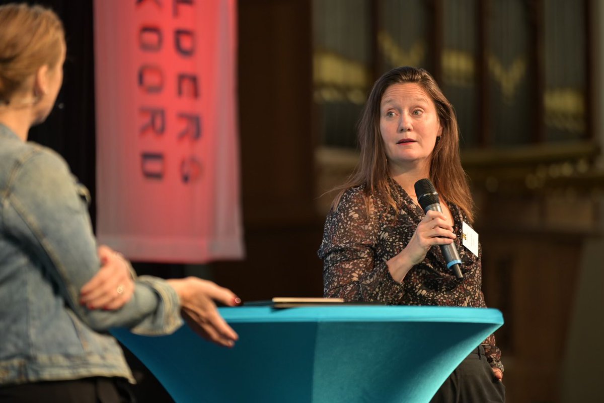 “We moeten zorgen dat energie-coöperaties alle wind mee hebben in plaats van wind tegen”. <a href="/suzanne_GL/">Suzanne Kröger 💚</a> tijdens het GEA Jaarcongres. #GEA2022