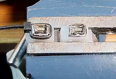 retrostuff_org's tweet photo. Ex-Firewire NUON controller ports slowly getting in shape
#vmlabs #nuon #retrostuff https://t.co/jpzkyuVqcH