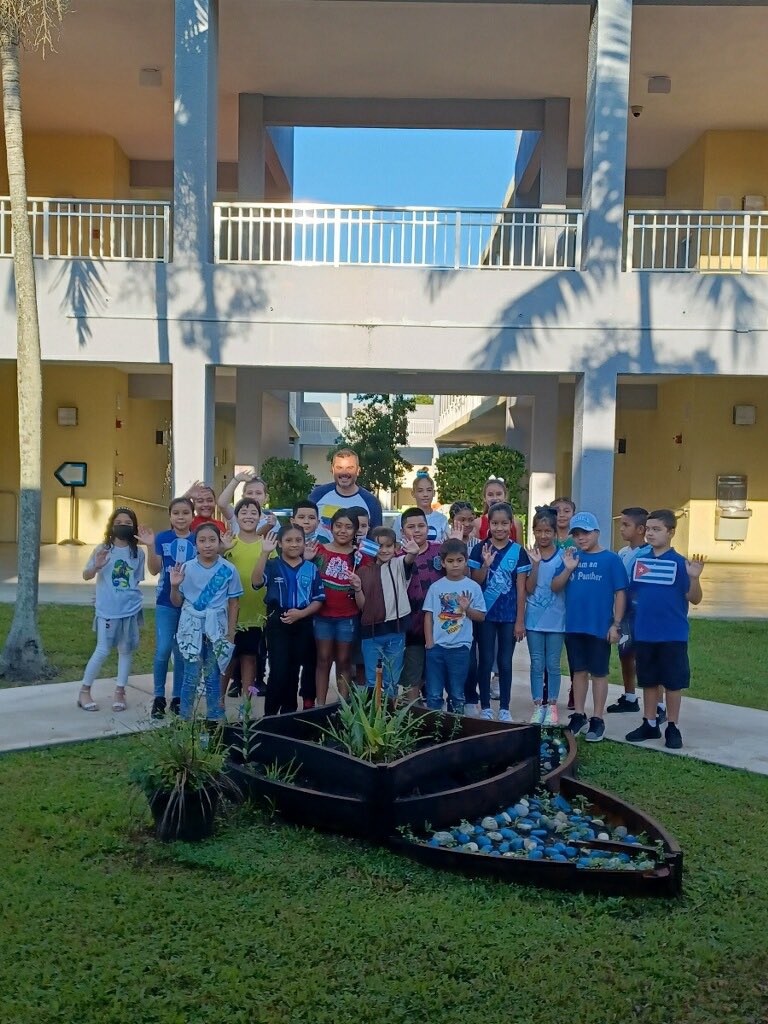 jennsandersusa's tweet photo. What a great way to start my Friday! Principal Danny Moya and his school kick off a celebration for Hispanic Heritage Month. Treasurer Sandra made me a perfect cortadito! Delicious!@PalmettoElemWPB @alexandriayala @pbjmooney @LiterateLatina https://t.co/d8Uc4huDrF