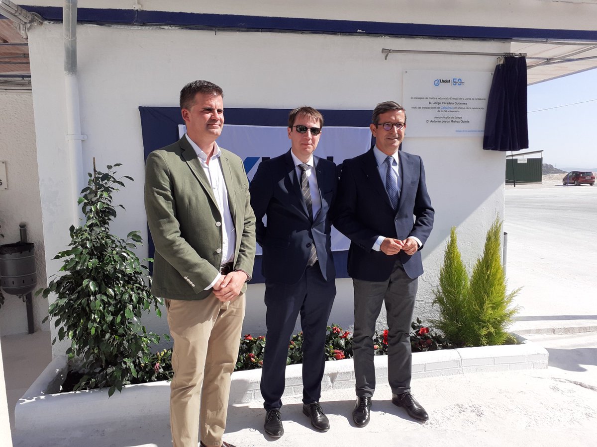ParadelaJSr's tweet photo. Mi más sincera enhorabuena a los trabajadores y directivos de la empresa de producción de cal en #Estepa, Calgovsa, porque cumplir 50 años no es tarea sencilla. Gracias por permitirme compartir esta efeméride con una #industria comprometida con la sostenibilidad y con su entorno. https://t.co/mqNXpCfak9