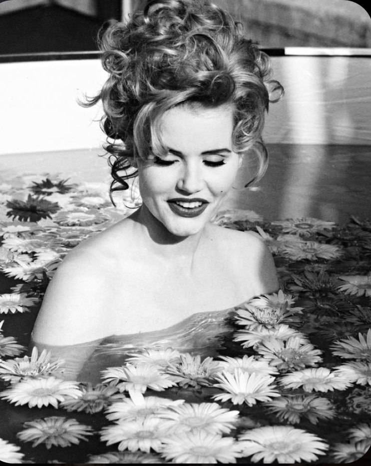 góðan dag og gleðilega geenu davis föstudag 💕