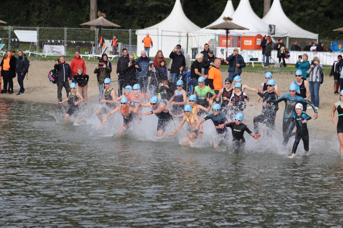 Een dag volop nagenieten van een mega mooie Ironkids evenementenweek; +/- 800 kids die proeven aan de sport, héél veel gelachen, héél veel genoten, héél weinig geslapen. De lokale omroep kwam ook nog even langs! m.youtube.com/watch?v=37E-pe…