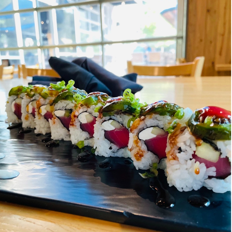 EatGuideBoise's tweet photo. Let’s get real with some Friday feels!😊✨

Head over to Lucky Fins Boise and  try  the Sweet Heat Roll.🍣

📍📸@luckyfins.boise 🍣

#TheEatGuide  #boisedowntown #boise #boiseidaho #itsfriday #holidayweekend #hellomeridian #sushitacos #ilovesushi #ilovetacos https://t.co/M2QUkxdOwz