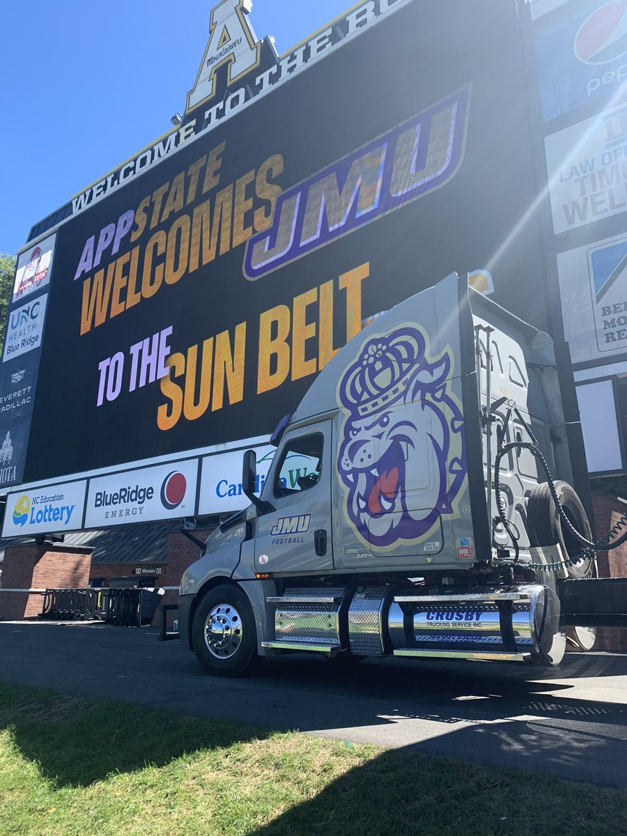 PressBoxGuy's tweet photo. This just in from Boone.
@JMUFBEquip is in the house. #DieselDuke #GoDukes https://t.co/dRGHZh151M