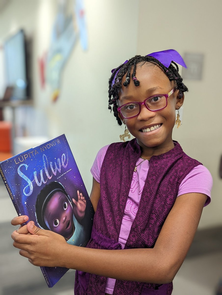 melsithole's tweet photo. When students can see themselves in text not only does it increase their 💕 for reading, but it enriches the experience of everyone in the learning environment. Today was an exciting day! @APSTAGAcademy @DrHTAGMedia #representationmatters #theTAGexperience #buildinghomelibraries https://t.co/e92L0Dqq7u