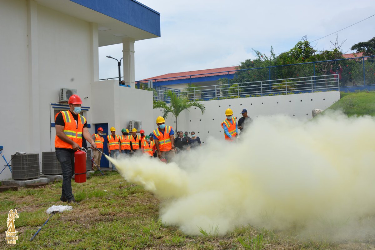 PJEsteli's tweet photo. 1/1 El Comité Institucional de Prevención, Mitigación y Atención de Desastres (CIPMAD) del Poder Judicial en #Esteli en coordinación con la Dirección General de Bomberos, impartieron seminario teórico - práctico en técnicas de asistencia en Primeros Auxilios, https://t.co/R0CXwmHrhz