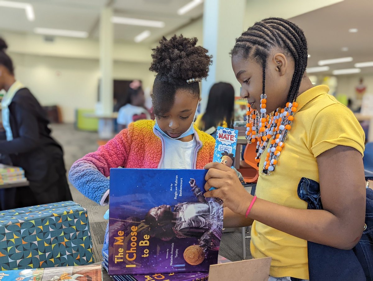 melsithole's tweet photo. When students can see themselves in text not only does it increase their 💕 for reading, but it enriches the experience of everyone in the learning environment. Today was an exciting day! @APSTAGAcademy @DrHTAGMedia #representationmatters #theTAGexperience #buildinghomelibraries https://t.co/e92L0Dqq7u