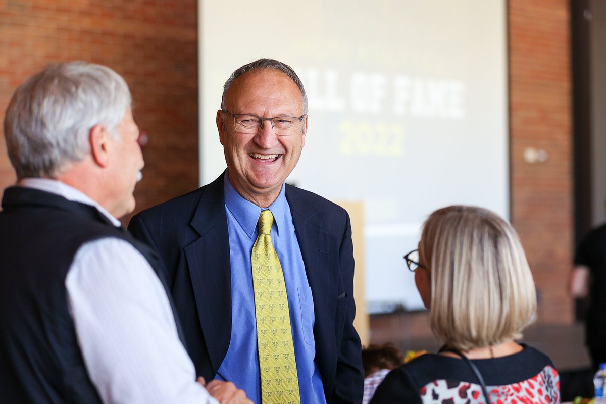 valpoathletics's tweet photo. Coach D = 🐐.

Excited to welcome a Valpo legend to the Valpo Athletics Hall of Fame! 

#ValpoHome22 @ValpoAlumni @ValpoU @ValpoMT https://t.co/Ckn9gzMLmB