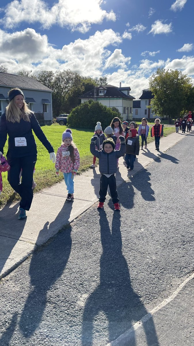 pahebd's tweet photo. Way to go SMS! A successful Terry Fox walk/run in support of cancer research. 🇨🇦 @StMikesRCCDSB https://t.co/2wHhMLeq4x