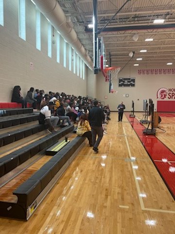 super_hsdist's tweet photo. Great program  @SchrumSpartans on the importance of online safety and cyberbullying. Thank you Mr. Wistocki.  @HooverHounds @johnnybschool #whatifhsdist157 @curric_hsdist https://t.co/E8RnU8uXaD