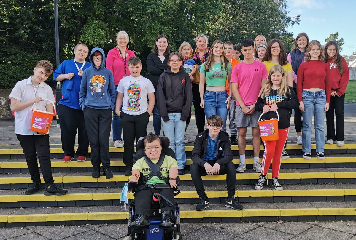 #FlashbackFriday 
It was our ‘Dress Bright’ day last week for our <a href="/CashForKidsTay/">Cash for Kids Tayside & Fife</a> #schoolschallenge Thank you to our <a href="/Bellbaxter_HS/">Bell Baxter High School</a> <a href="/BbhsCaptains/">BBHS.Captains</a> for supporting us in <a href="/BBHS_DAS/">BBHS_DAS</a> with counting our 💰
#bbhsethos #togetherness #memorymaking #teamwork #fundraising #maths #lifeskills