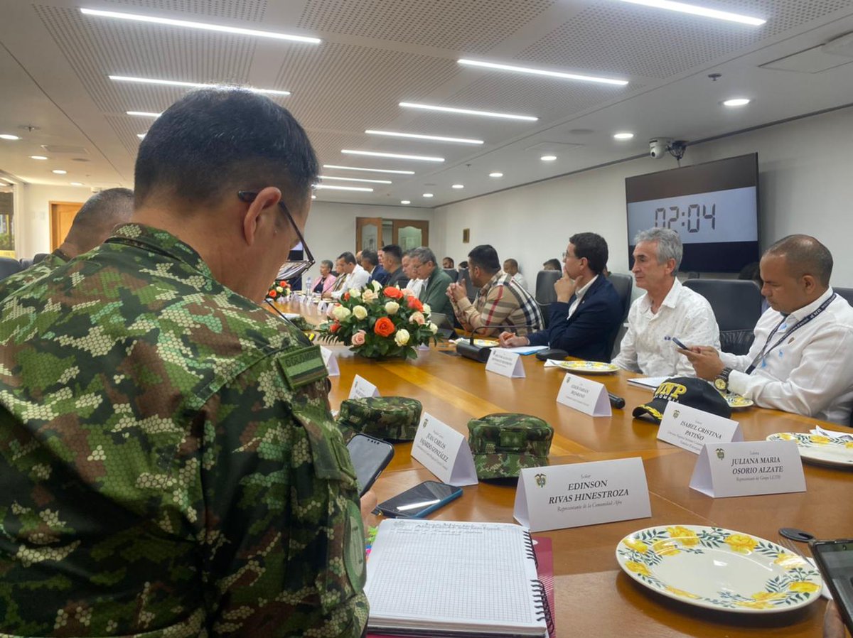 HectorAMonsalve's tweet photo. #AEstahora me encuentro participando en consejo de seguridad con el Ministro de Defensa Nacional, la cúpula militar y de policía, mandos regionales y autoridades locales, con el propósito de generar un diagnóstico sobre los retos de seguridad humana y la construcción de paz. https://t.co/kq27m6VrzE