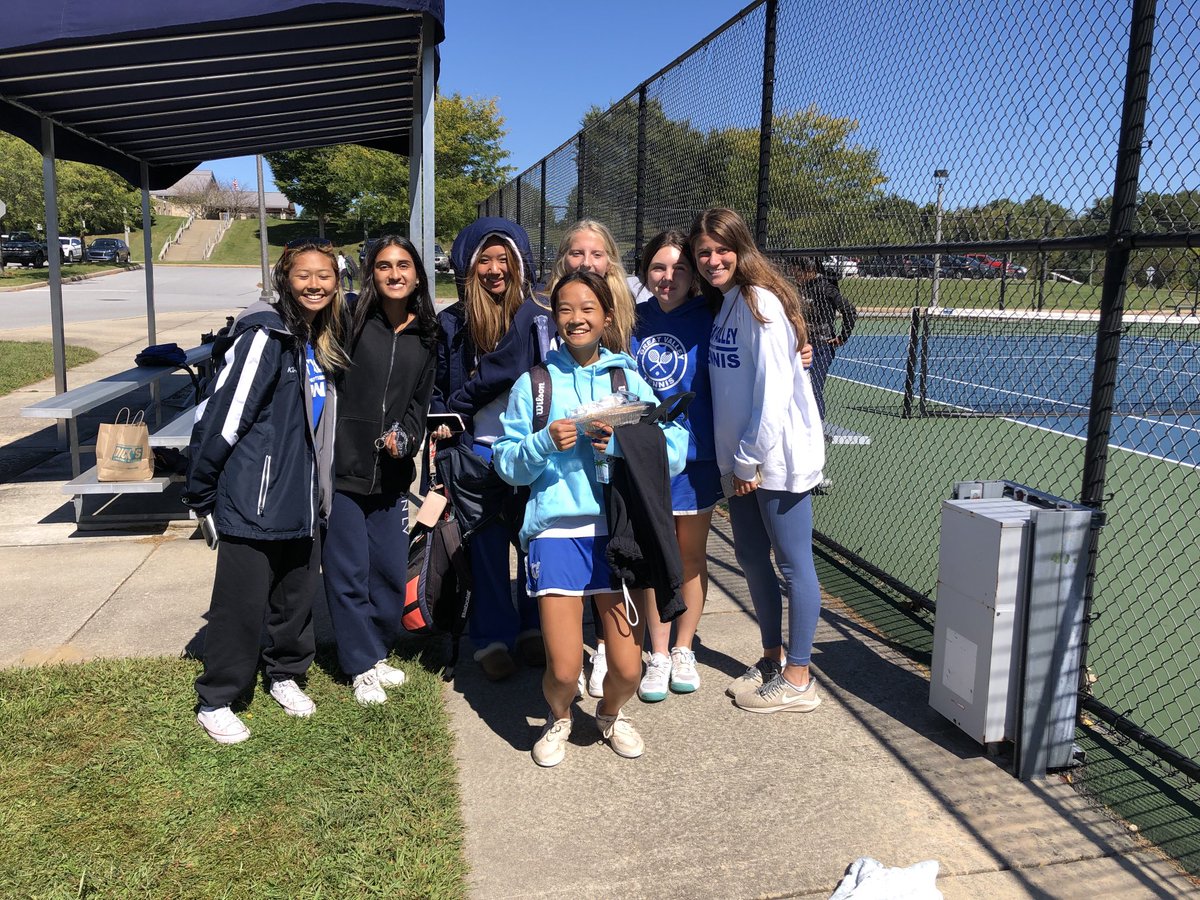 Mabel is through to the CM Singles semis.
Her teammates presented her with some pie for the effort.
⁦@AthleticsGreat⁩