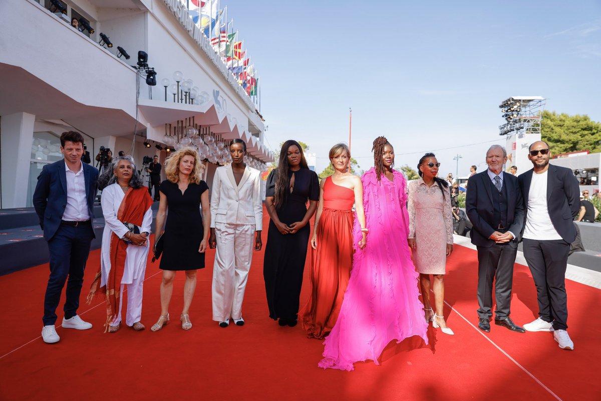 Puisque vous étiez nombreux à célébrer les prix d'#AliceDiop à Venise, sachez que son film #SaintOmer représentera la France aux #Oscars 2023! <a href="/TheAcademy/">The Academy</a> <a href="/SRABFilms/">Srab Films</a> <a href="/WildBunch/">Wild Bunch</a> <a href="/LeCNC/">Le CNC</a> @Unifrance <a href="/la_Biennale/">La Biennale di Venezia</a> #cinema #doublevague