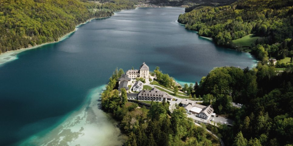 firstlookluxury's tweet photo. #FirstLook at the reimagining of an Austrian fairytale castle. @RosewoodHotels will be taking over the legendary Hotel Schloss Fuschl in #Austria, with a view to upgrading the historic building (a full renovation is set to start later this year). #EuropeanCastles #FirstLookLuxury https://t.co/IdEhEXMTr9