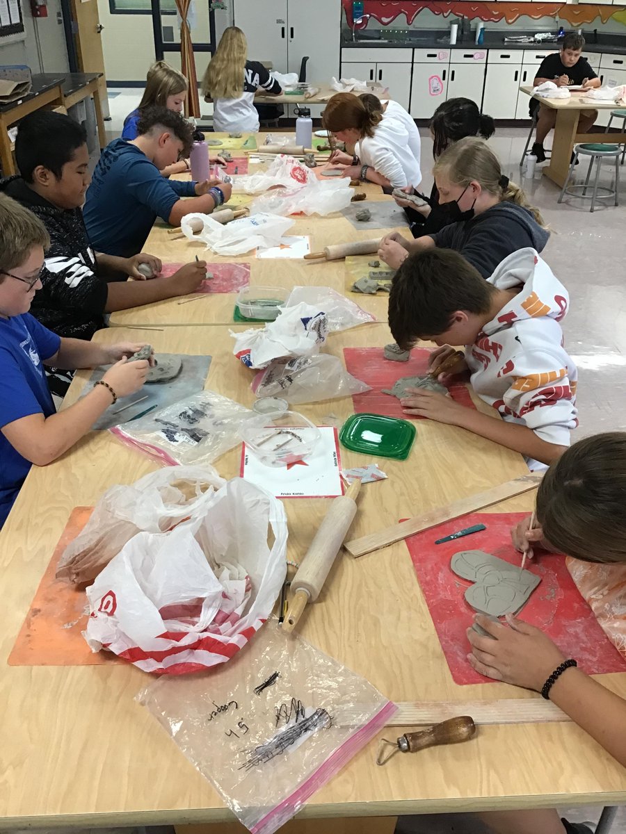 LMSArtStudio's tweet photo. All the young artists at LMS got to explore with clay today! #artistsinaction #ceramics #claypalettes https://t.co/yKmKHm0FoN