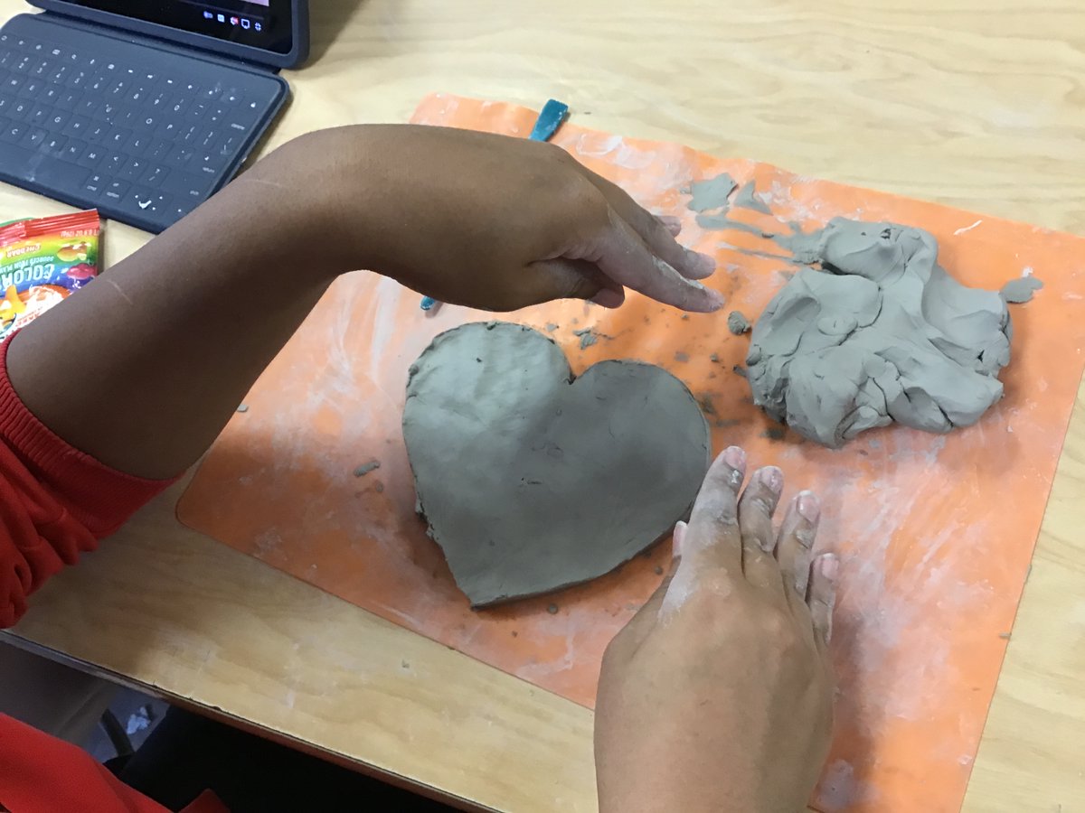LMSArtStudio's tweet photo. All the young artists at LMS got to explore with clay today! #artistsinaction #ceramics #claypalettes https://t.co/yKmKHm0FoN