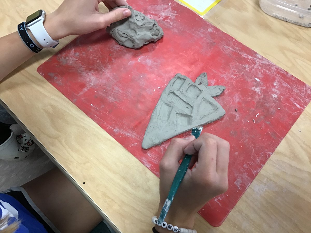 LMSArtStudio's tweet photo. All the young artists at LMS got to explore with clay today! #artistsinaction #ceramics #claypalettes https://t.co/yKmKHm0FoN