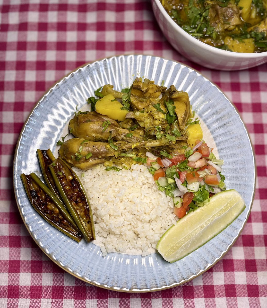boowoo06's tweet photo. Beautiful rainy weather demanded for Assamese style country chicken curry served with piping hot steamed rice, pointed gourd fry, salad and kaji nemu.

Absolutely simple and scrumptious ♥️

#kitchenchronicles #allthingshomemade #dinner https://t.co/ThcCaUTSkg