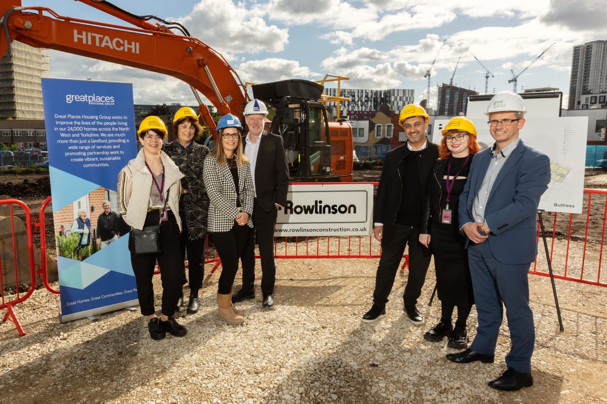 GP_DevTeam's tweet photo. Proud afternoon welcoming @gavinwhite76 and partners to Downley Drive; our site of low carbon affordable homes in New Islington, Manchester. Built by our @ICN_framework partner @Rowlinson #buildinggreatness @MyGreatPlace @MattH_GPHG @GphgHspencer @ManCityCouncil https://t.co/LTwhzEkfAm