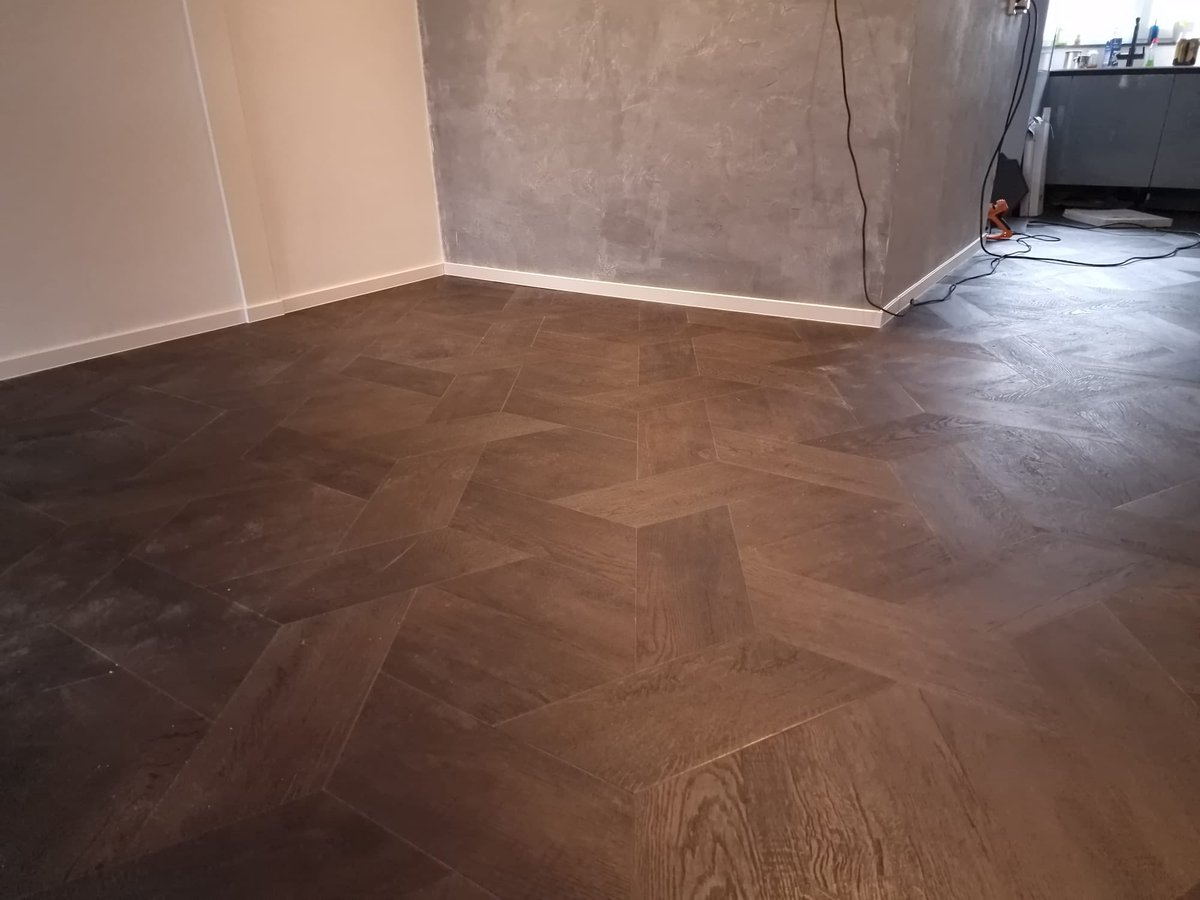 JenJWoning's tweet photo. Vandaag weer een mooie vloer gelegd.
Moduleo Moods Wicker 286 
Country Oak, 54991
Inclusief witte plinten 6 cm hoog

#pvcvloer #moduleo #moduleomoods #wicker286 #CountryOak54991 #jenjwoninginrichting #designvloer #vakwerk https://t.co/KPFbDUyXj2