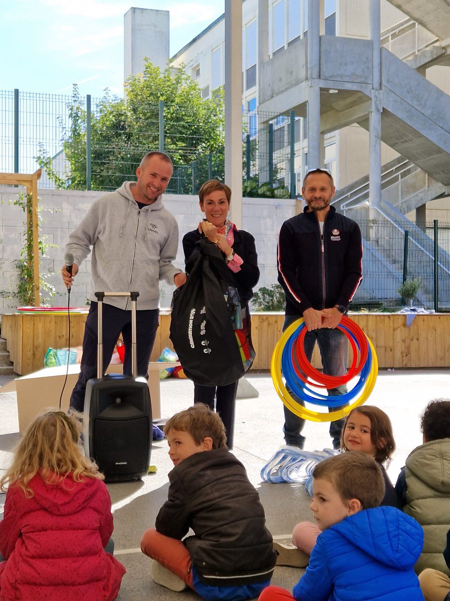 UgselMarne's tweet photo. 🏀Remise des kits #30minAPQ dans les écoles du réseau UGSEL de la @DptMarne. Une dotation qui valorise l'engagement de nos écoles dans la pratique sportive régulière des élèves @AcReims @UGSELnationale @stephanedanjou @EpsMarne @ChristianBruyen @BlanchardRaphaL @OlivierBrandouy https://t.co/ww5a8JctVJ
