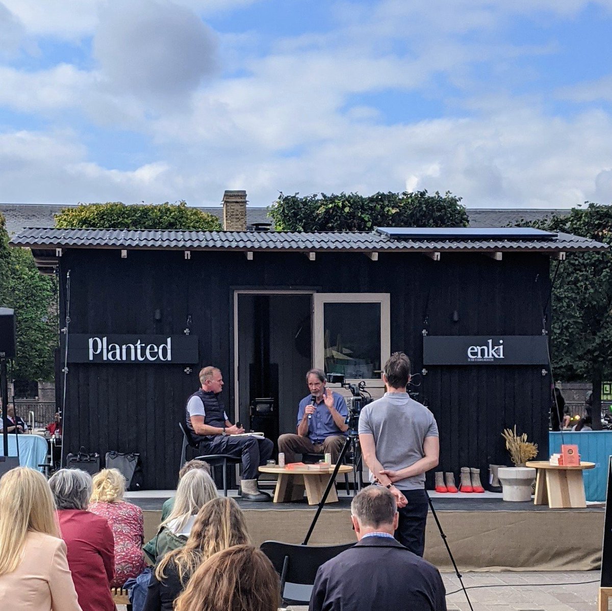 MichaelaCryar's tweet image. Audience with the wonderful environmental campaigner @jonathonporritt talking truths about climate change #designfornature