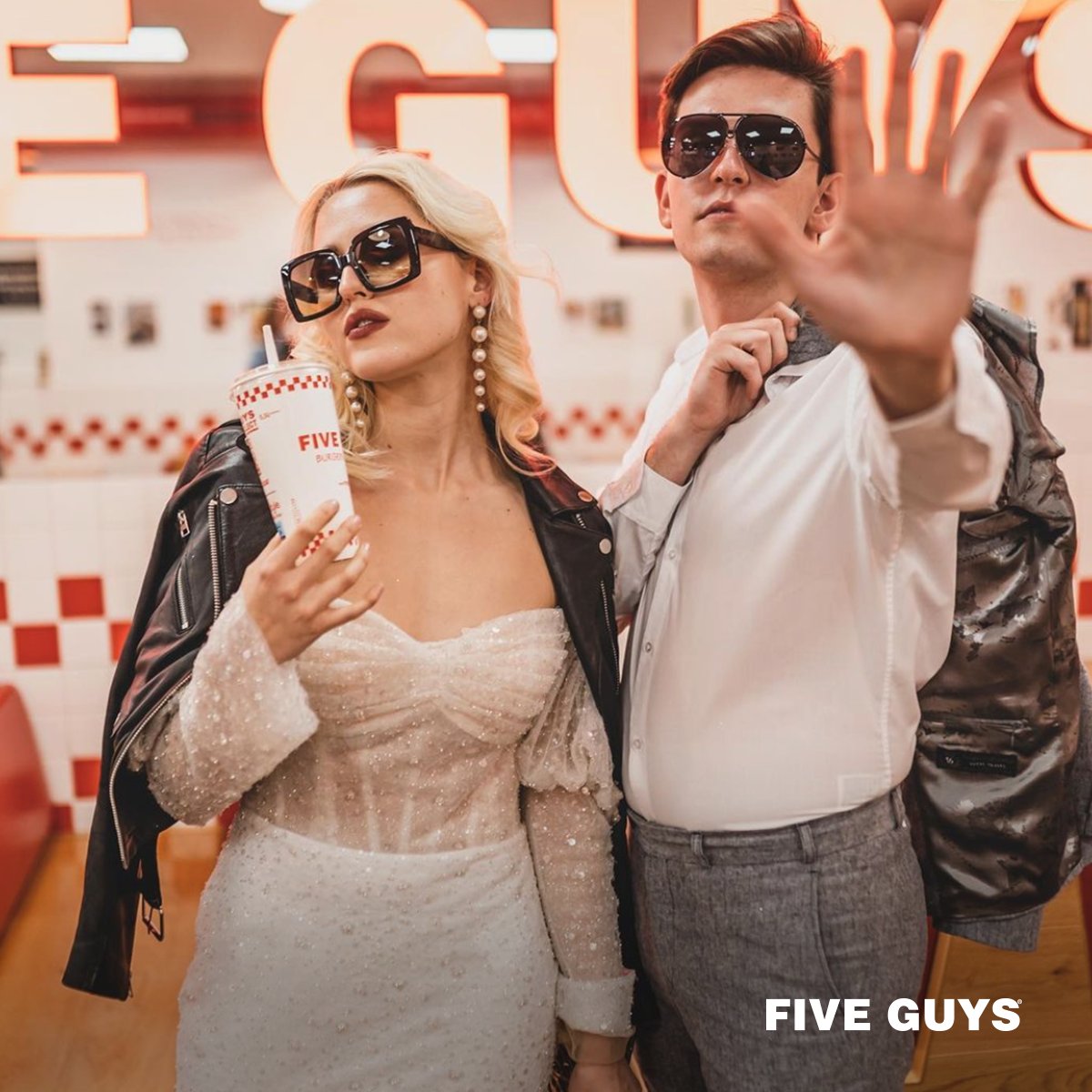 Sending everyone a virtual high five ✋ (📸: princessmaikelea | Instagram)

Un tope là virtuel pour tout le monde ✋