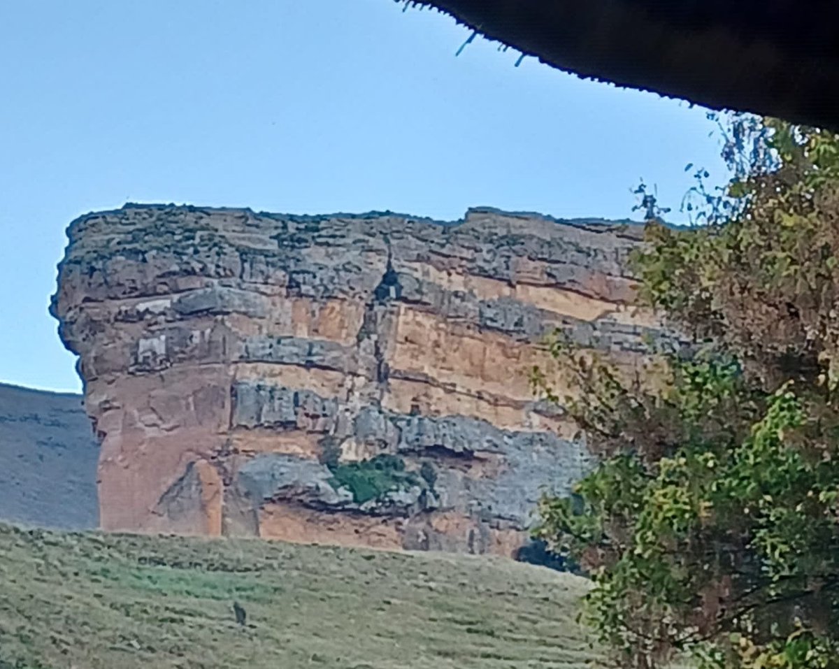 03vees's tweet photo. @MyAfricanDream1 ππππbehold the beauty of the Free state Mountains β€β€β€ #MADTCPhoto @MyAfricanDream1 https://t.co/DVjnmnuxRp