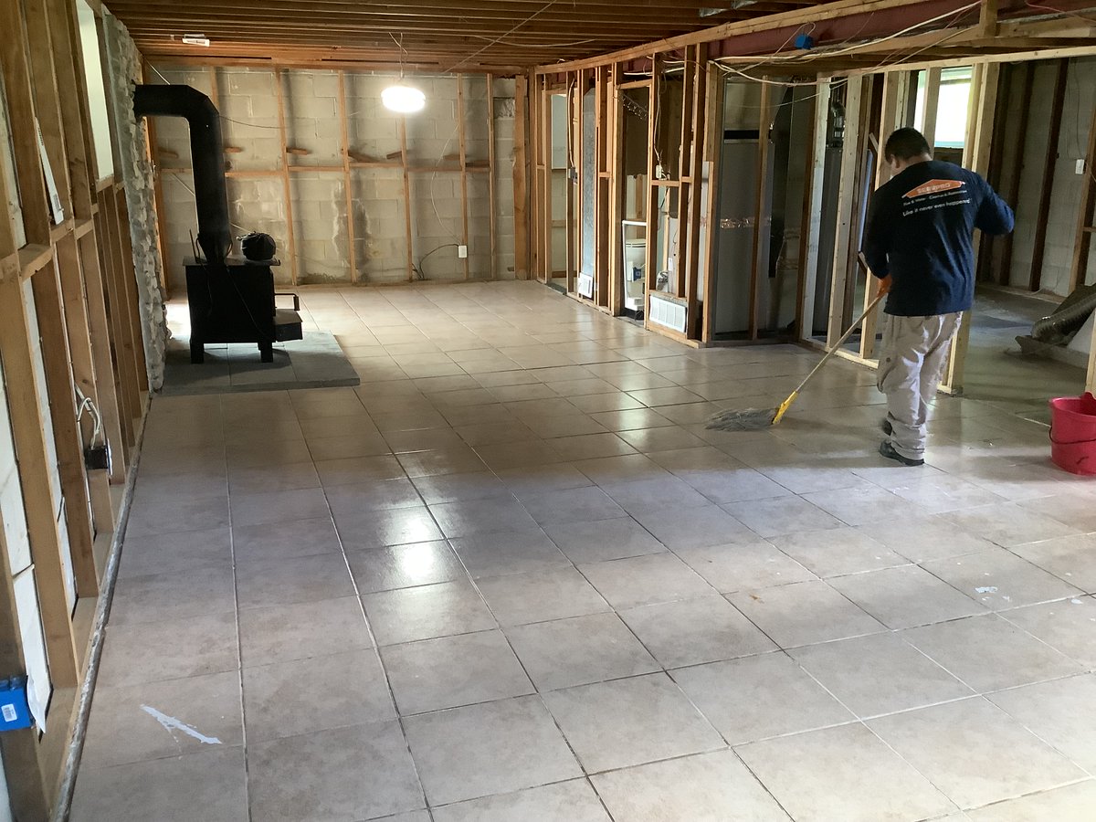 Final touches before the reconstruction team comes in! Halfway to "Like it never even happened." 

#WaterDamage // #GlenBurnie // #Restoration