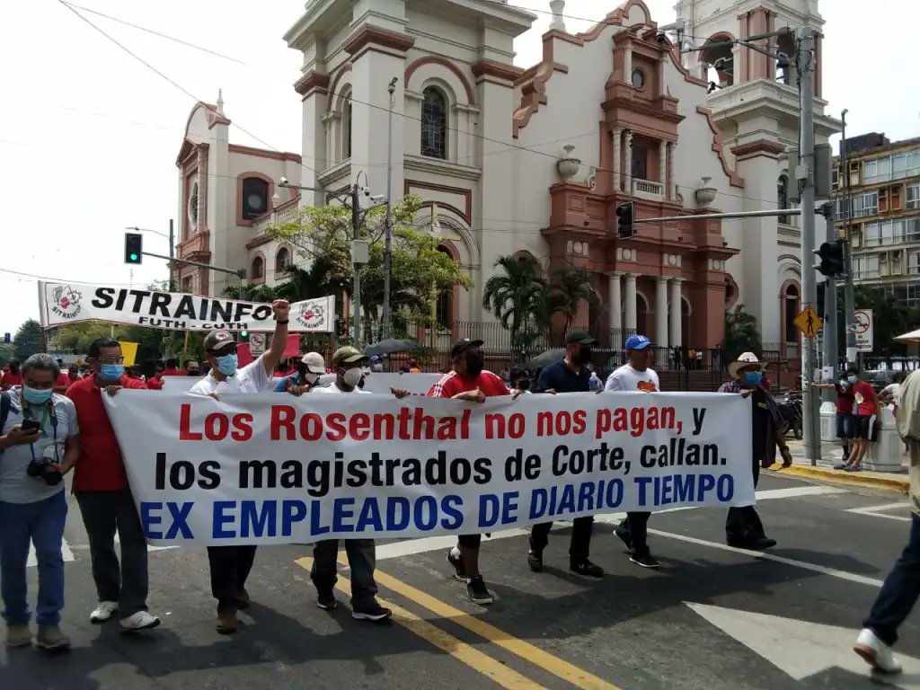 tiempotrabajo1's tweet photo. #Honduras COMUNICADO Corte Suprema de Justicia le ordena a la familia Rosenthal pagar las prestaciones a los exempleados de Diario Tiempo 
https://t.co/e6PoGzJWSv https://t.co/9mkSALRgBB