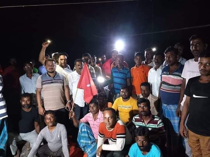 CpimSathe's tweet photo. তৃণমূল ছেড়ে লালঝাণ্ডা তুলে নিলেন হাঁসখালির ২৫-টি পরিবার...
সবাইকে রক্তিম অভিনন্দন===
#LeftAlternative #BengalNeedsLeft #Back2Left #TurnLeft #Vote4Left #Vote4CPIM https://t.co/l9nO4dn9qA