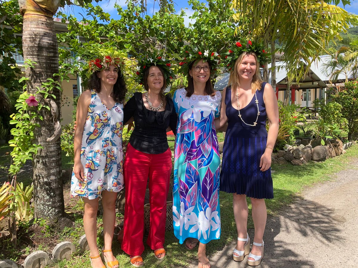 Flo_Meyer33's tweet photo. Construction du projet avenir avec le @Labschool_PAREO et vue magnifique depuis les toits d' @univ_paris_cite. Merci @auroreghetti et Marion Petitpré pour la suite donnée à notre partenariat @sabine_clabecq @EducationTahiti https://t.co/2uTQbuWNZT