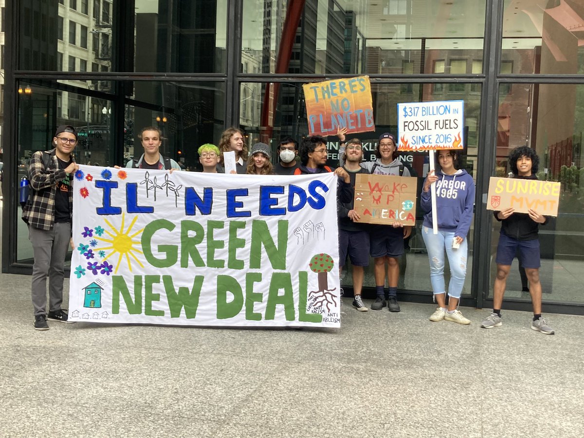 _paulcampion's tweet photo. @SunriseMvmtChi Hub Coordinator, Isobel, delivers a letter signed by over 600 organizations demanding Durbin join @SenDuckworth in opposing the side deal. https://t.co/ads8kbZj7n