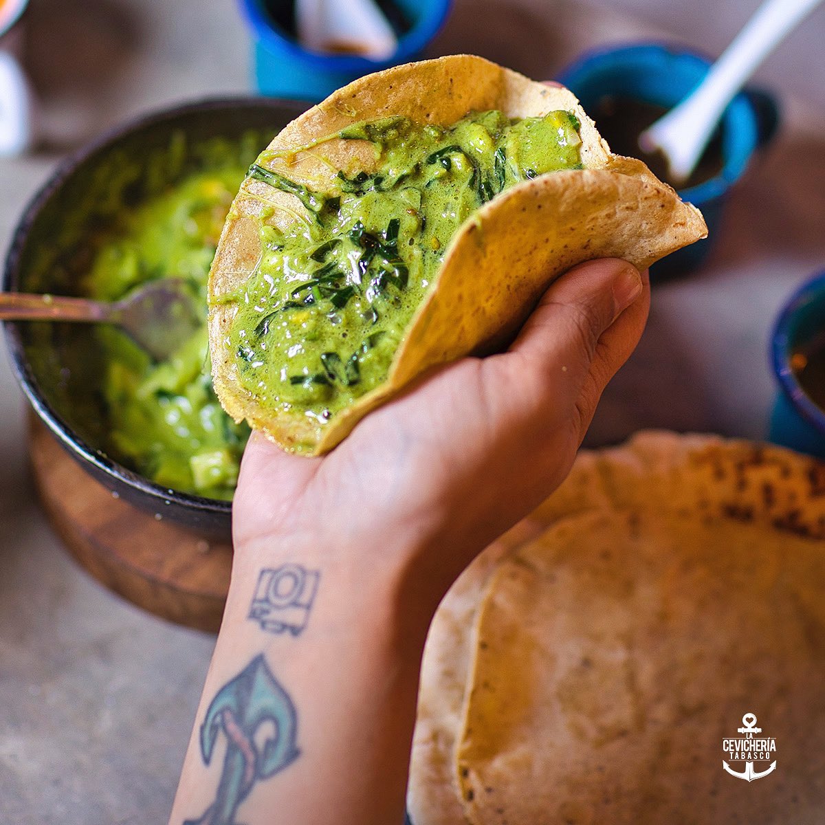 LaCevicheriaTab's tweet photo. DOÑA CHAYA es una entrada muy cremosa y deliciosa que trajimos de La Cevi Gaviotas. 🤩

Es una cazuela de calamar con crema de chaya, queso mozzarella gratinado y pistaches.

#SomosCevichería #ComeTabasco #ChefLupitaVidal #Tabasco #Mariscos #VenAComer #DiDi #Rappi #UberEats https://t.co/QRCqPS7WYo
