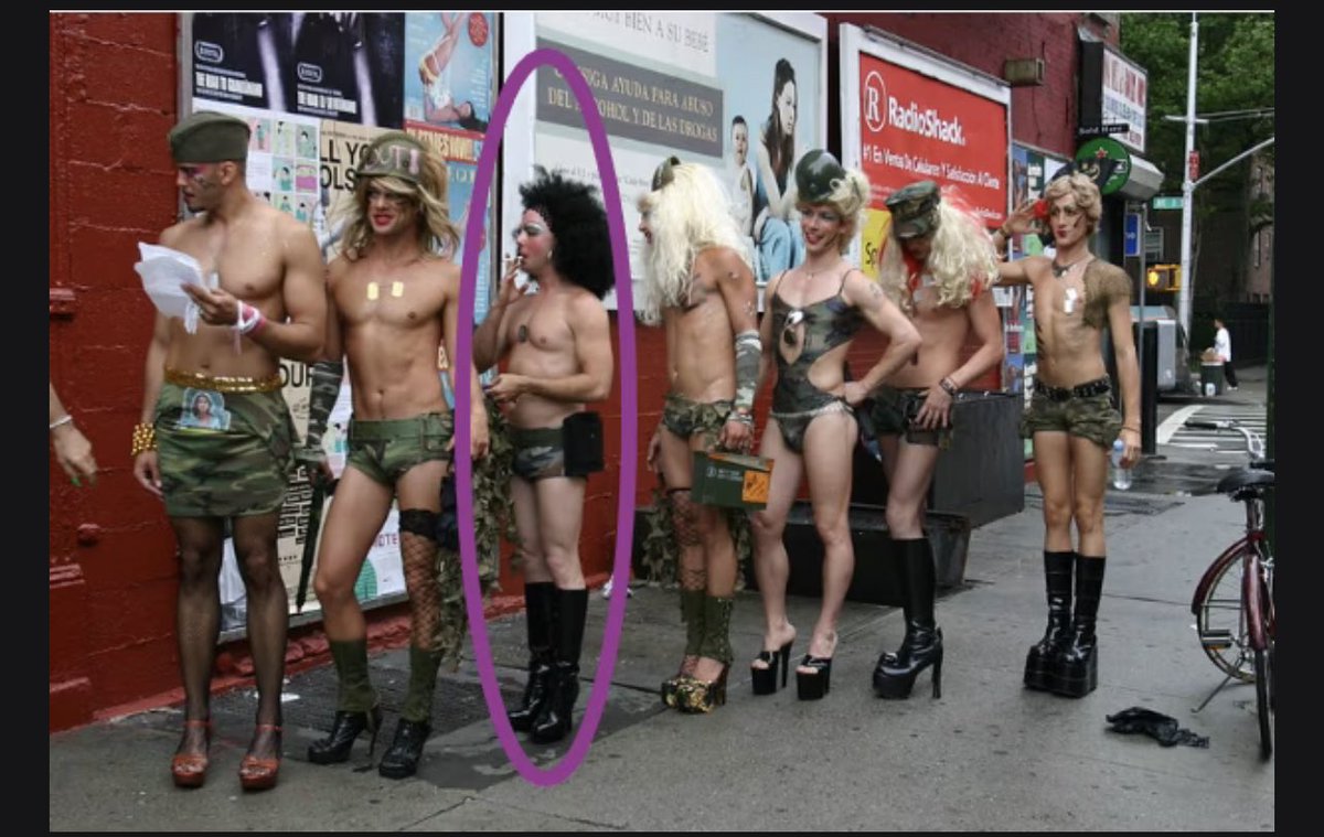 XRPBRIAN's tweet photo. @BenGilroyIRL Hey Ben 👋 This photo is from 2006 and has been photoshopped to include his face and also been blurred to make it look older. I’ve attached the original below. 

What is your source on this? https://t.co/cNZ4ufNBYP