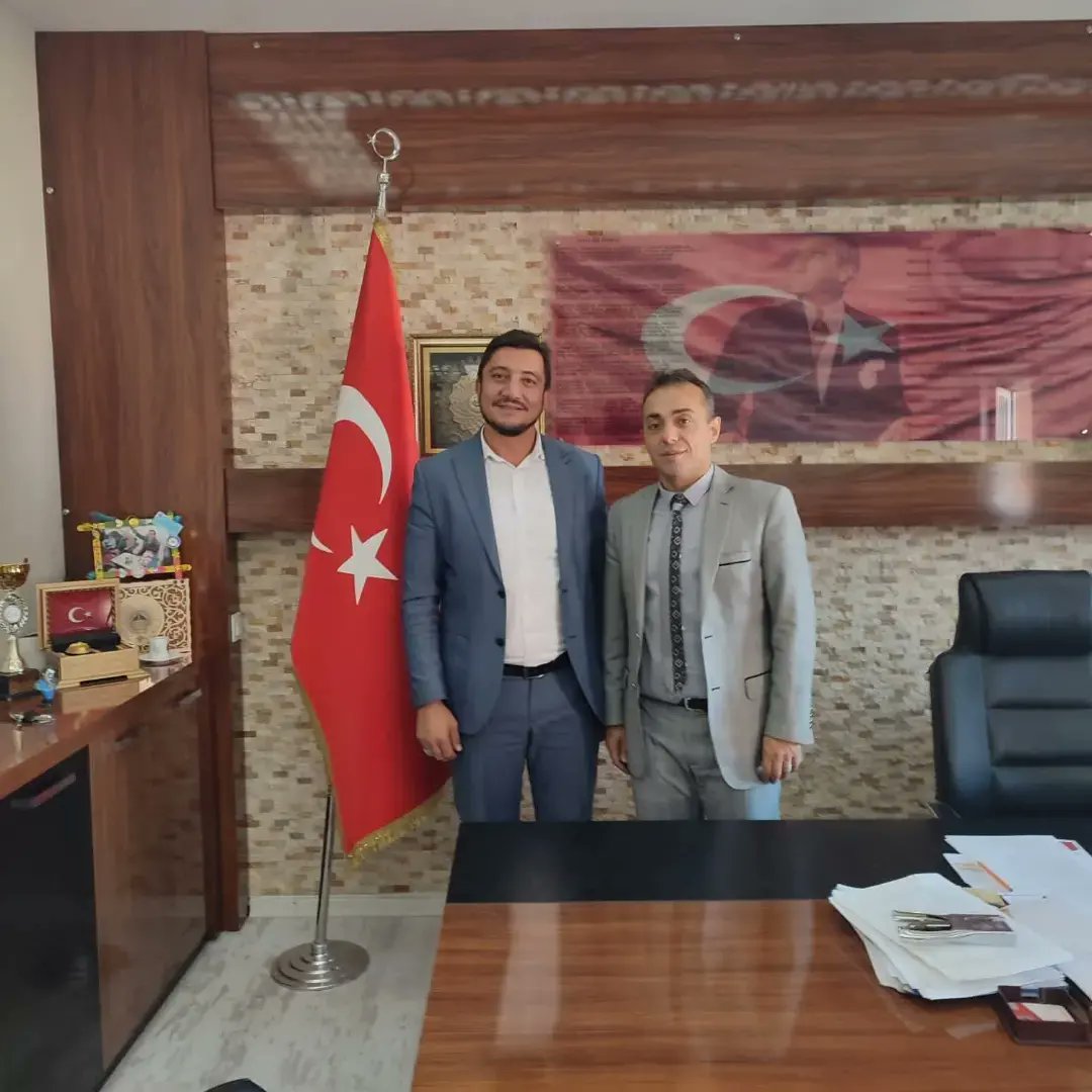 TÜGVA AFYONKARAHİSAR BAŞKANI MÜDÜRLÜĞÜMÜZÜ ZİYARET ETTİ
TÜGVA Afyonkarahisar İl Başkanı Sayın Ramazan Sami Çınar İlçe Milli Eğitim Müdürümüz İbrahim Badakı makamında ziyaret ederek çalışmalar hakkında bilgi alışverişinde bulundu.