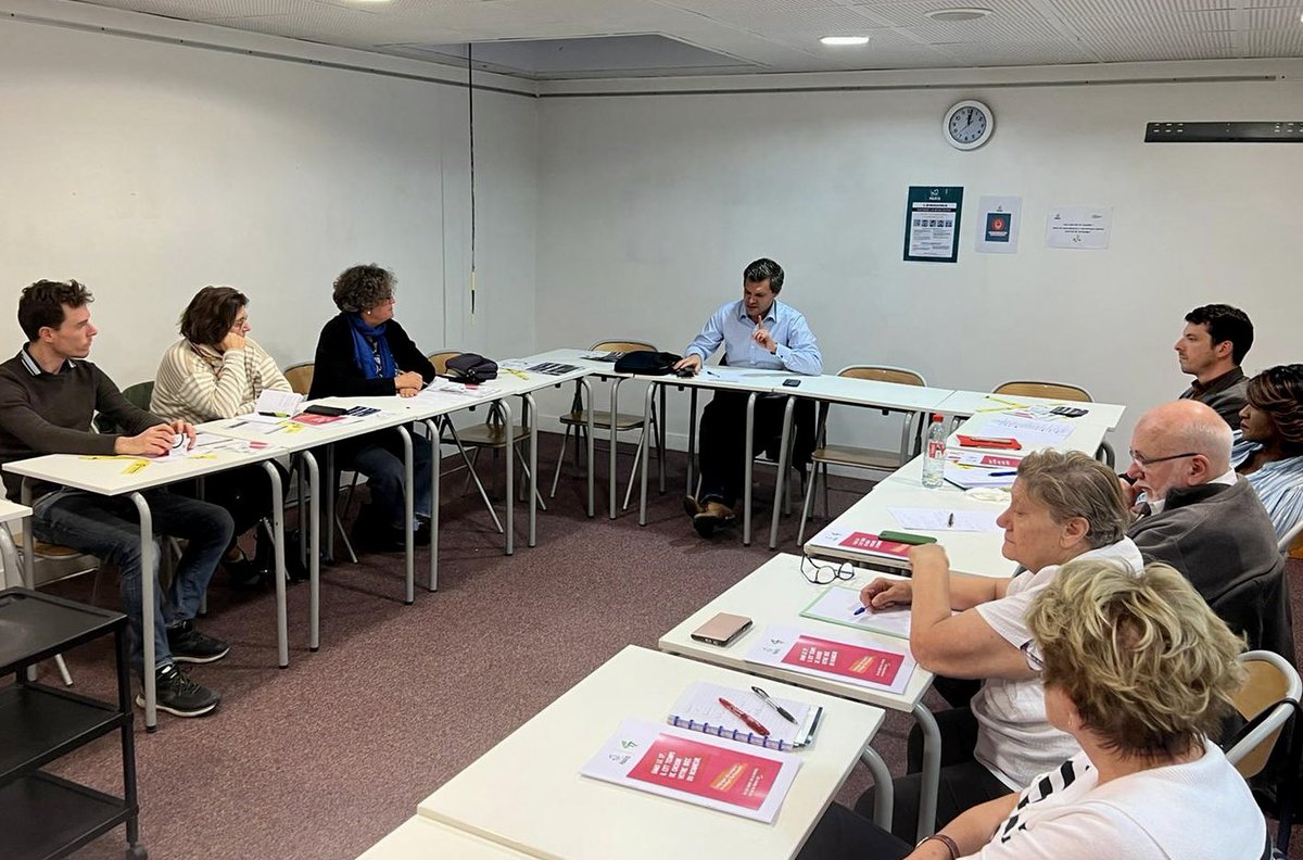 H_Charp's tweet photo. Réunion du comité d’animation du #CCQ Epinettes-Bessières, l’occasion d’aborder :

- 🗳 Le Budget Participatif 

- 🏗🏢🌳 La démarche Embellir Votre Quartier 👉 🗓Rdv le 10 octobre pour découvrir les projets retenus 

Et bien sûr, bienvenue aux nouveaux ! https://t.co/G1ZGjcBXIx