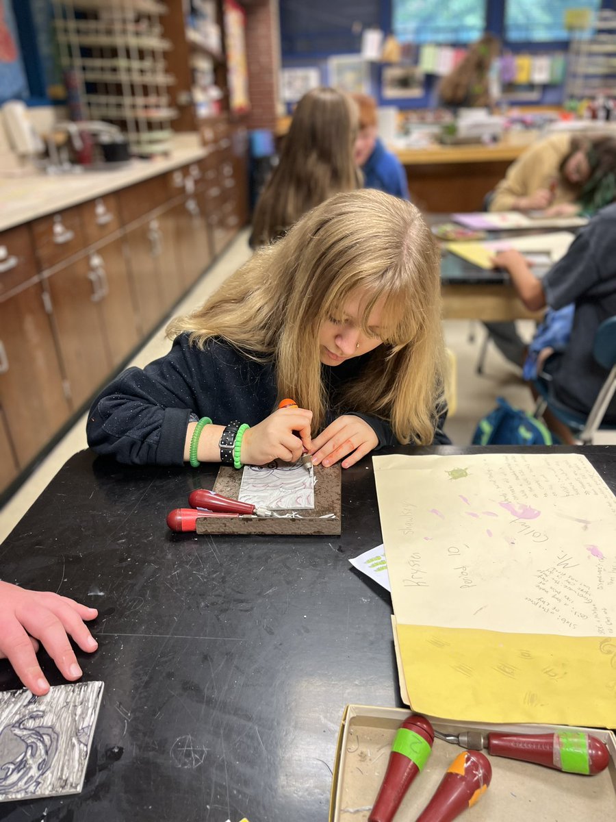 LaureenTrovato's tweet photo. 8th graders ❤️ block printing. It is fun and teaches safety and responsibility along with art. @LaureenTrovato @WEARECMS25 https://t.co/enhPmTwaRN