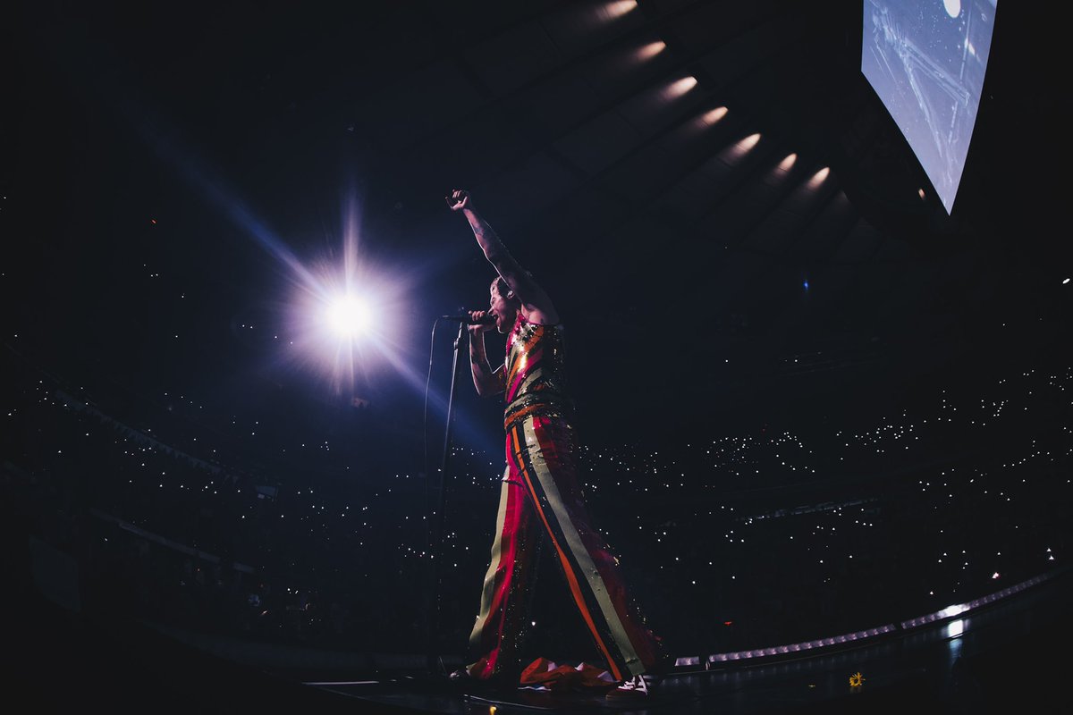 harrystylesbrn's tweet photo. 📱|| Madison Square Garden via Instagram. https://t.co/mbbdPK77bw