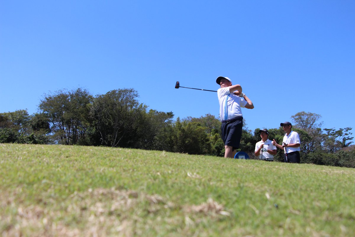 apgolfoficial's tweet photo. ➡️ Estamos en el día 3️⃣ de competencia del Campeonato Sudamericano Pre Juvenil de golf en donde los competidores lo están dando todo para consagrarse campeones 🏌🏻‍♂️🏆

✅ Seguí el minuto a minuto en este link 🔗 https://t.co/ldVIYlm9h5 https://t.co/kNZ8N9HhKC