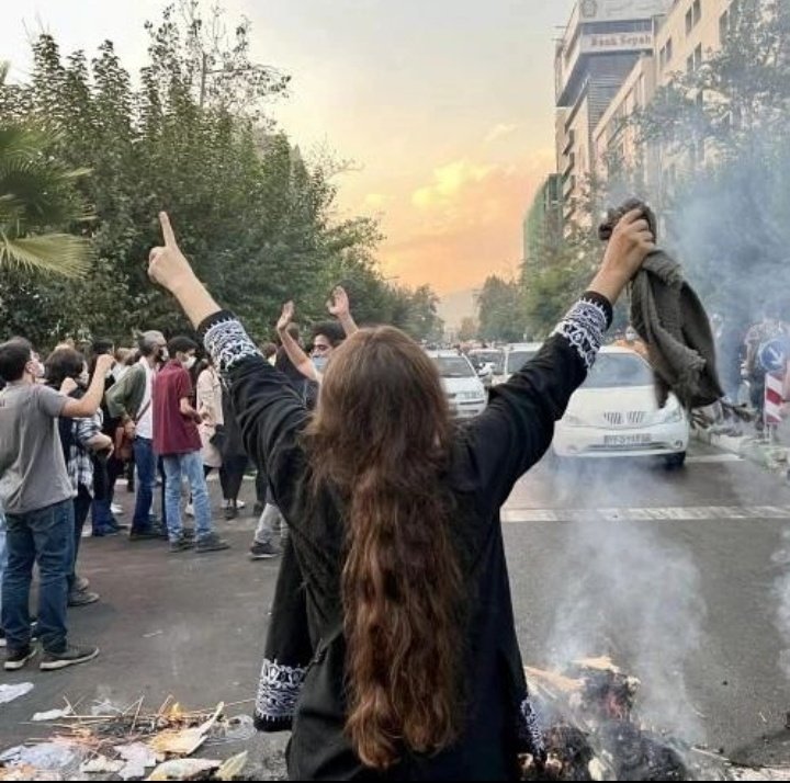 wattoowattoo_'s tweet photo. #مهسا_امینی
#OpIran
اگه فشارم بیاد روم جای گل یهو در می‌آرمم خار https://t.co/hZwBcbrAkO