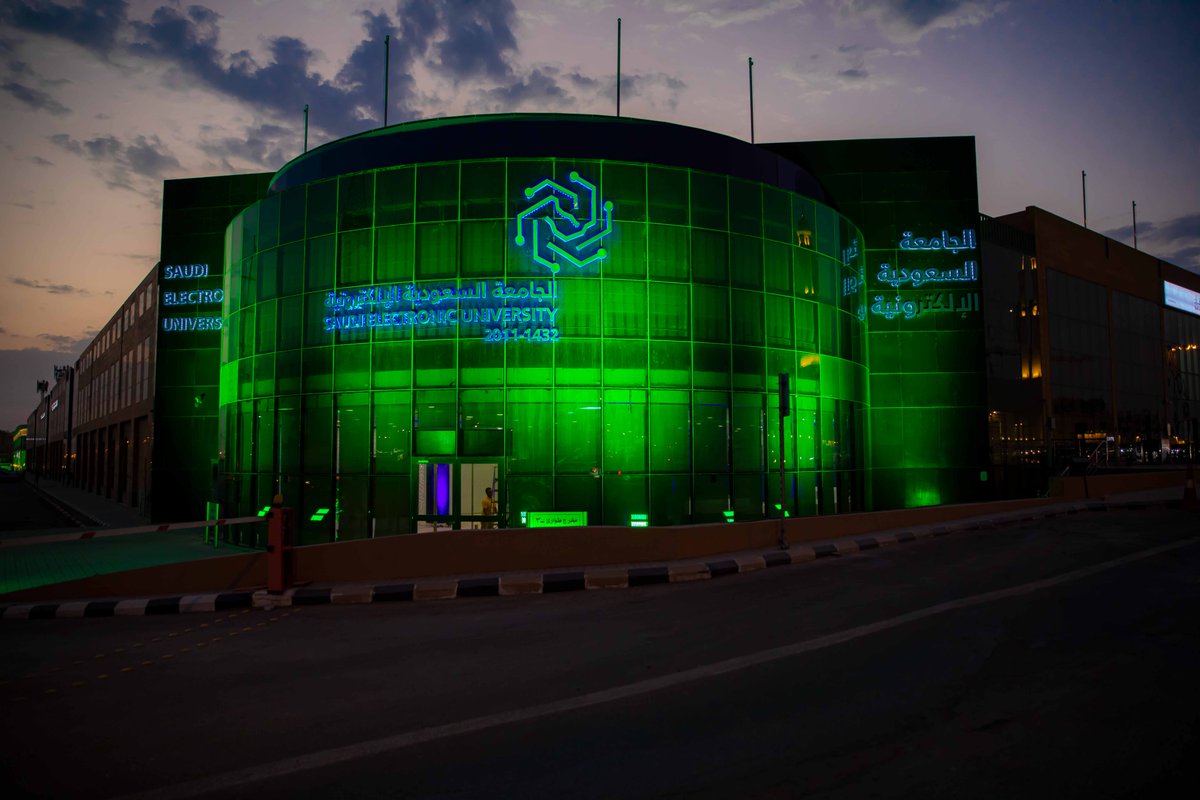 Saudi_EUni's tweet photo. 🇸🇦 مبنى #الجامعة_السعودية_الإلكترونية يتزين باللون الأخضر بمناسبة #اليوم_الوطني_السعودي92 

#هي_لنا_دار 
#رواد_تعليم_المستقبل 
#SEU_2025 https://t.co/fyTYuYACrq
