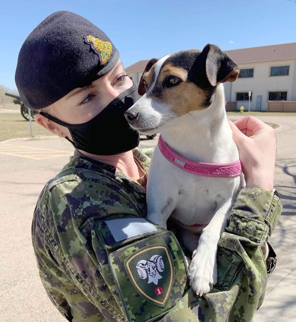 3CdnDiv3DivCA's tweet photo. Aujourd'hui, nous célébrons la Journée d'appréciation des familles des militaires en reconnaissant les défis, les sacrifices et la résilience des familles qui soutiennent leurs proches au sein de la #3divca. https://t.co/BD69r2Vnia
