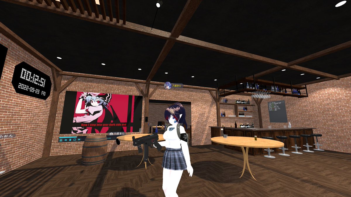 yamaki0628's tweet photo. ニッソちゃんとこへ行った！
東方の話題が中心で世にたくさんある同人ゲームの存在なども知れた
②まとさんが来た！私を含めて3人もフレンドがいたからという理由の初来店らしい、ここはゆるっとしてていいぞ

#今日のVRChat
#Bar2000 https://t.co/I54oy38ruH
