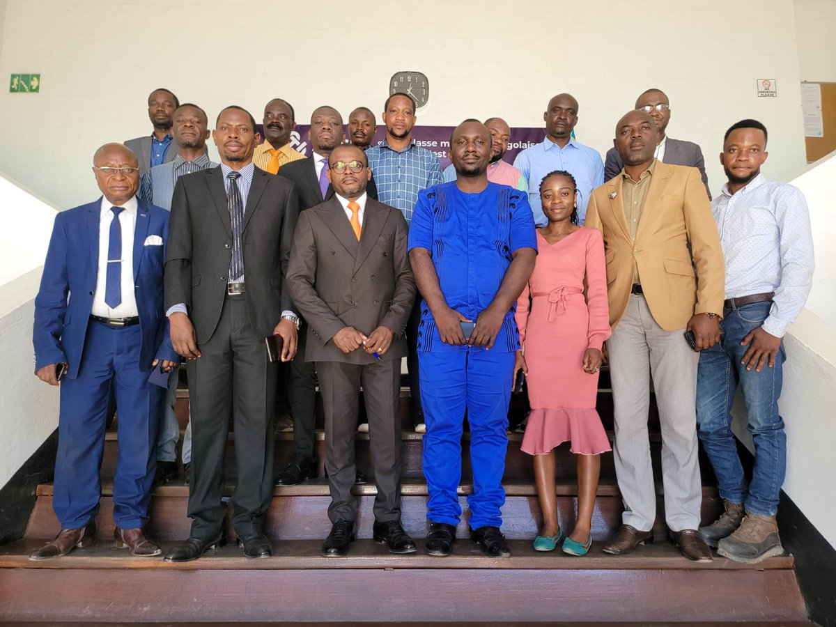 KakelMbumb's tweet photo. Rencontre entre le Collectionneur des entrepreneurs Congolais, l'inspectionRégionale @FnjecR et l'#ARSP haut -katanga pour discuter sous-traitance et décisions suite au contrôle des #OPJs auprès des entreprises principales.Que les entrepreneurs s'organisent mieux. @makualaerick2 https://t.co/bLDFzagmwp