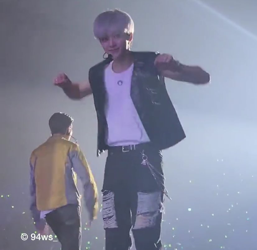 jaezeni's tweet photo. imagine having an eye contact with jaemin while he’s performing https://t.co/mcj0ZptmoN